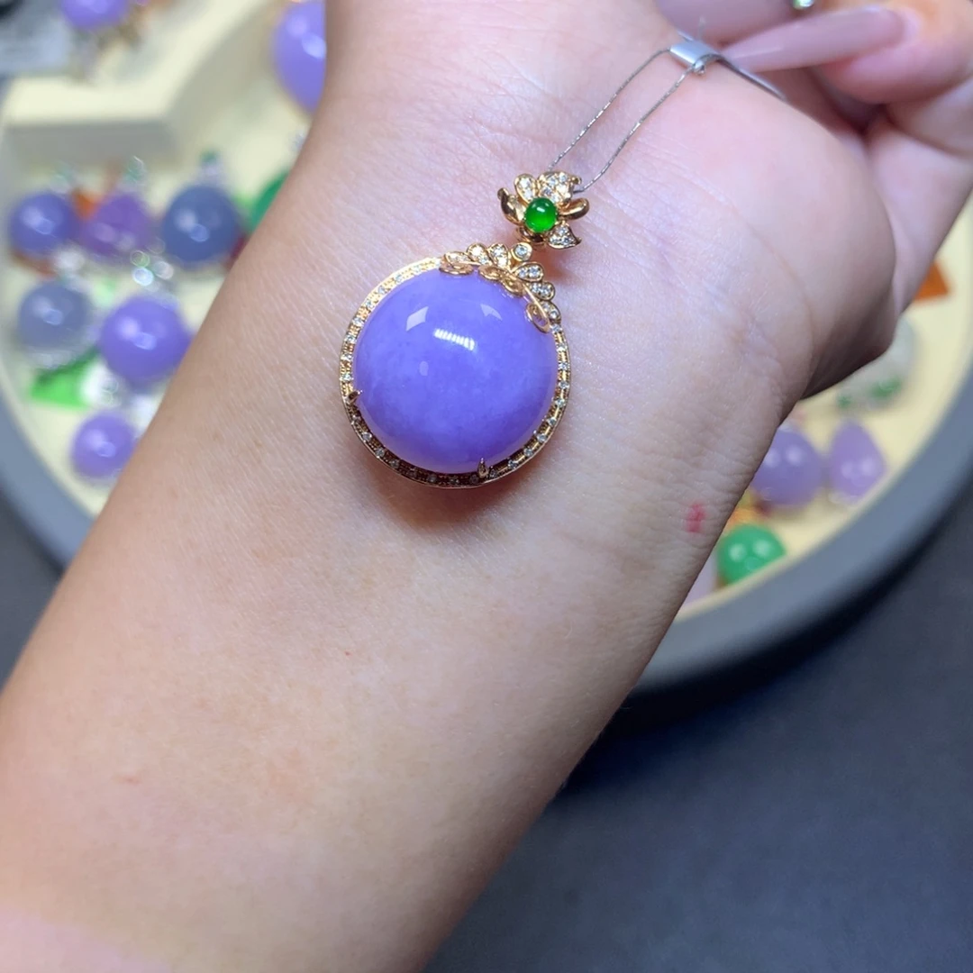 翡翠18K金镶嵌颈饰