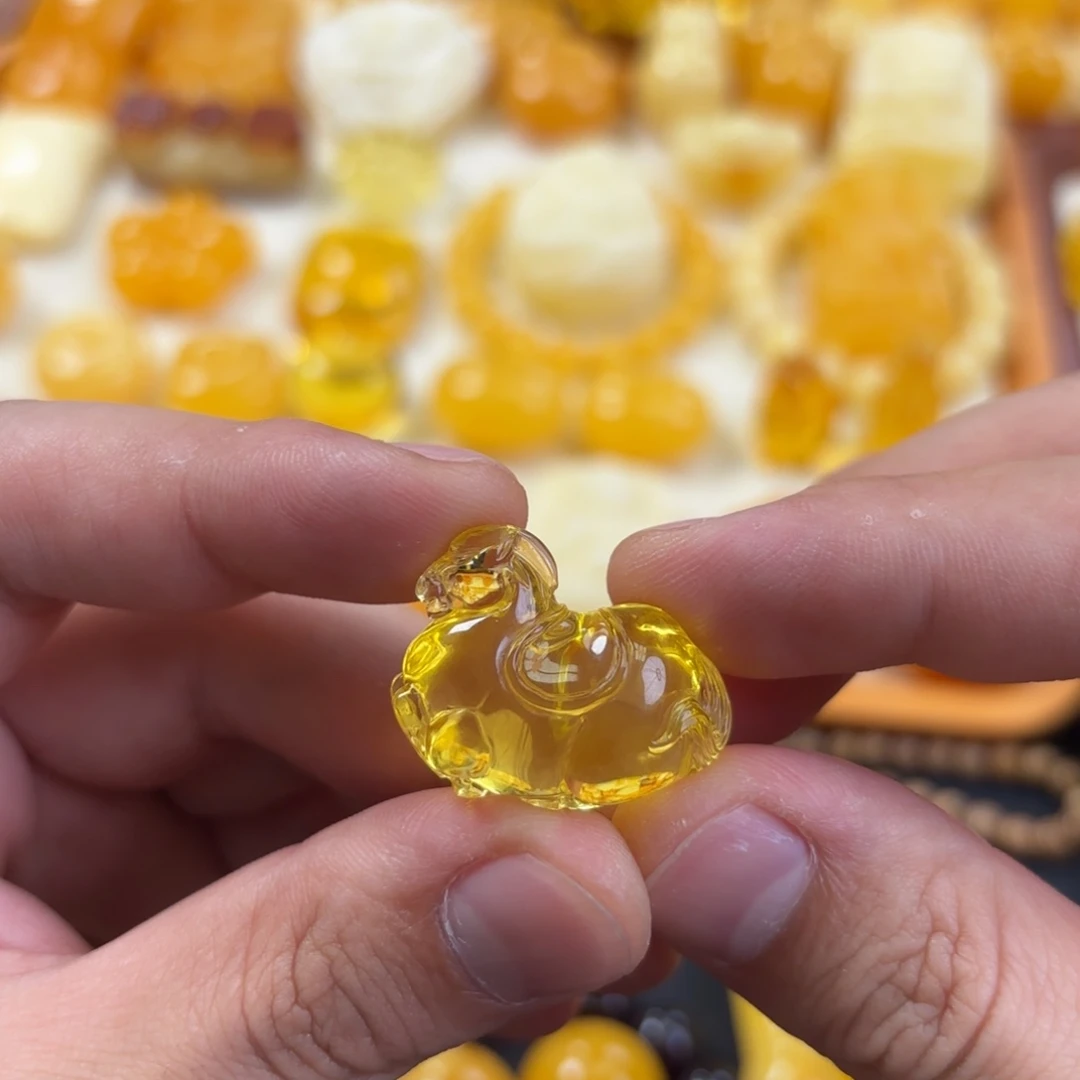 蜜蜡未镶嵌裸石唐马