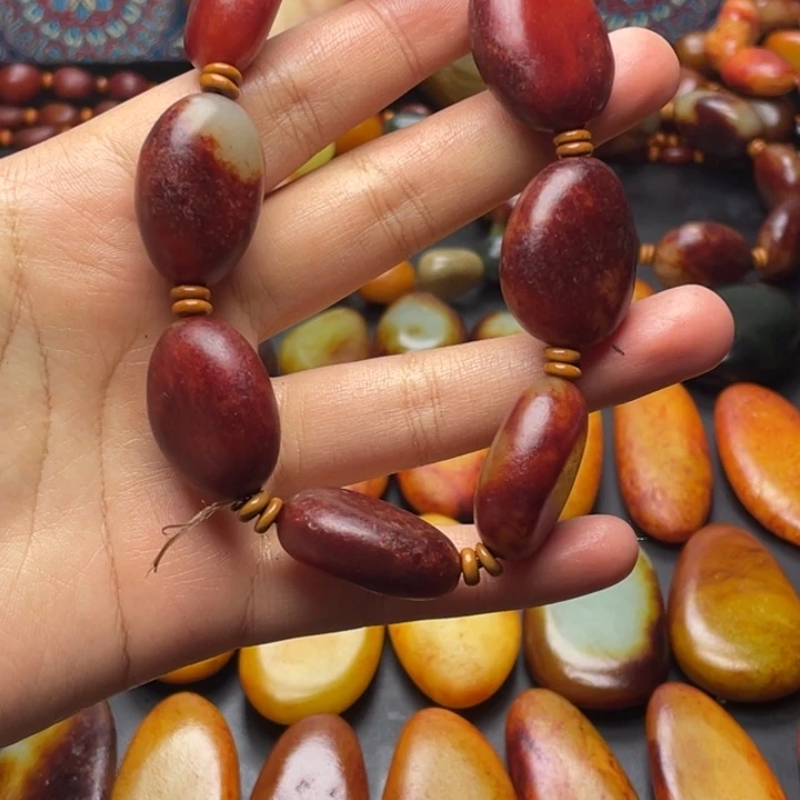 那***雨和田玉未镶嵌颈饰