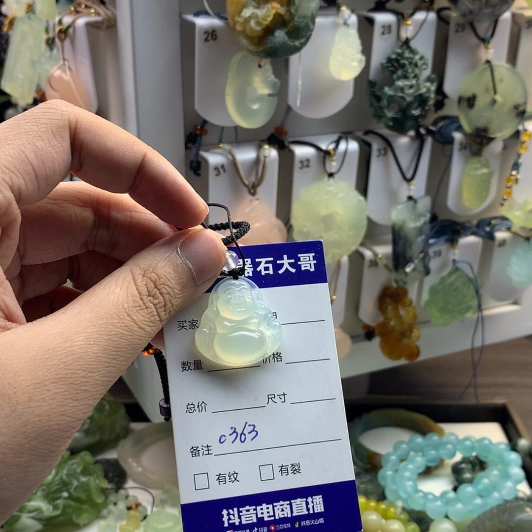 【闪购商品】蛇纹石玉颈饰未镶嵌n****l