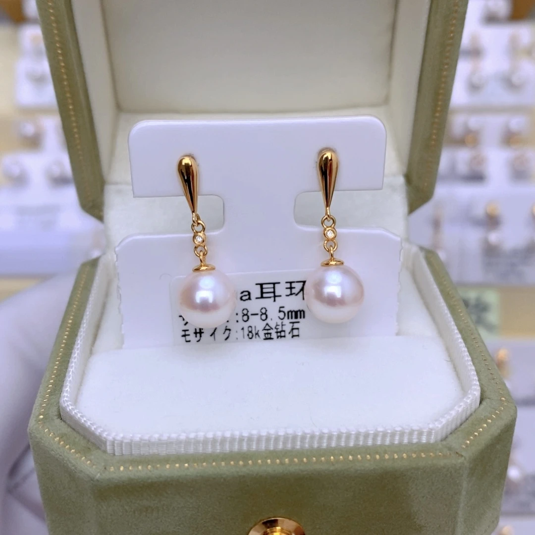 18K金镶嵌海水珍珠耳饰