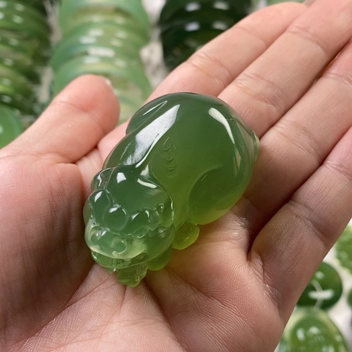 未镶嵌蛇纹石玉颈饰