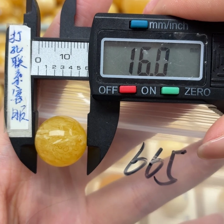 未镶嵌蜜蜡裸石土****?蜜蜡