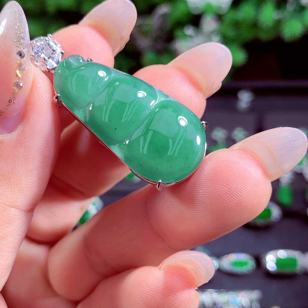 颈饰未镶嵌翡翠天然