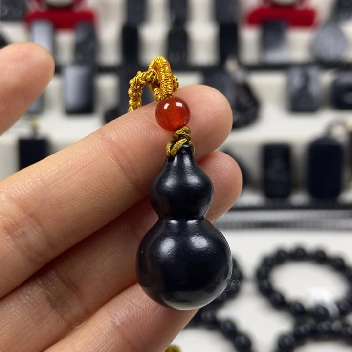 海****颈饰未镶嵌和田玉（墨玉）葫芦