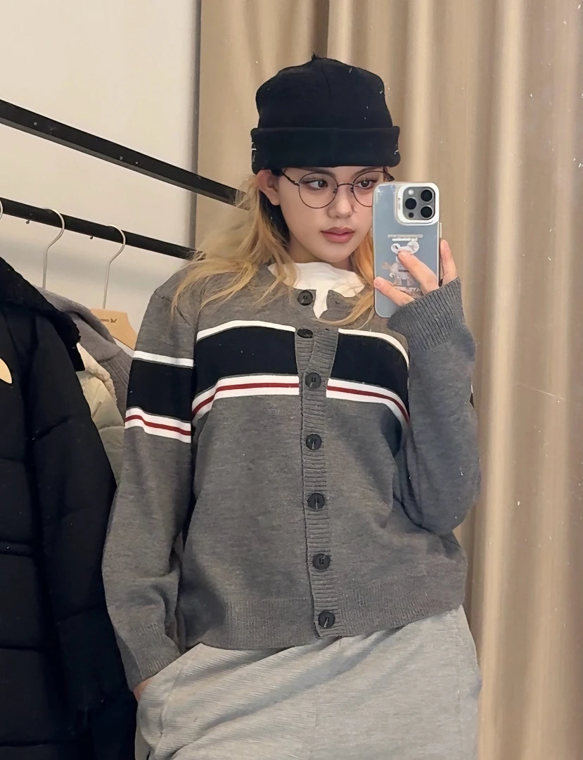 N·G【职场格调】休闲条纹拼色圆领毛针织衫