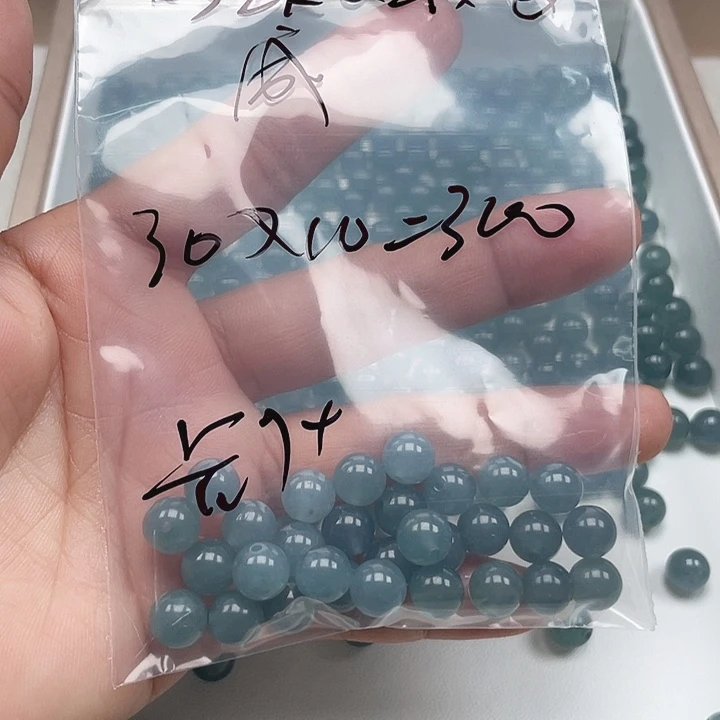 咸***翡翠未镶嵌颈饰翡翠散珠