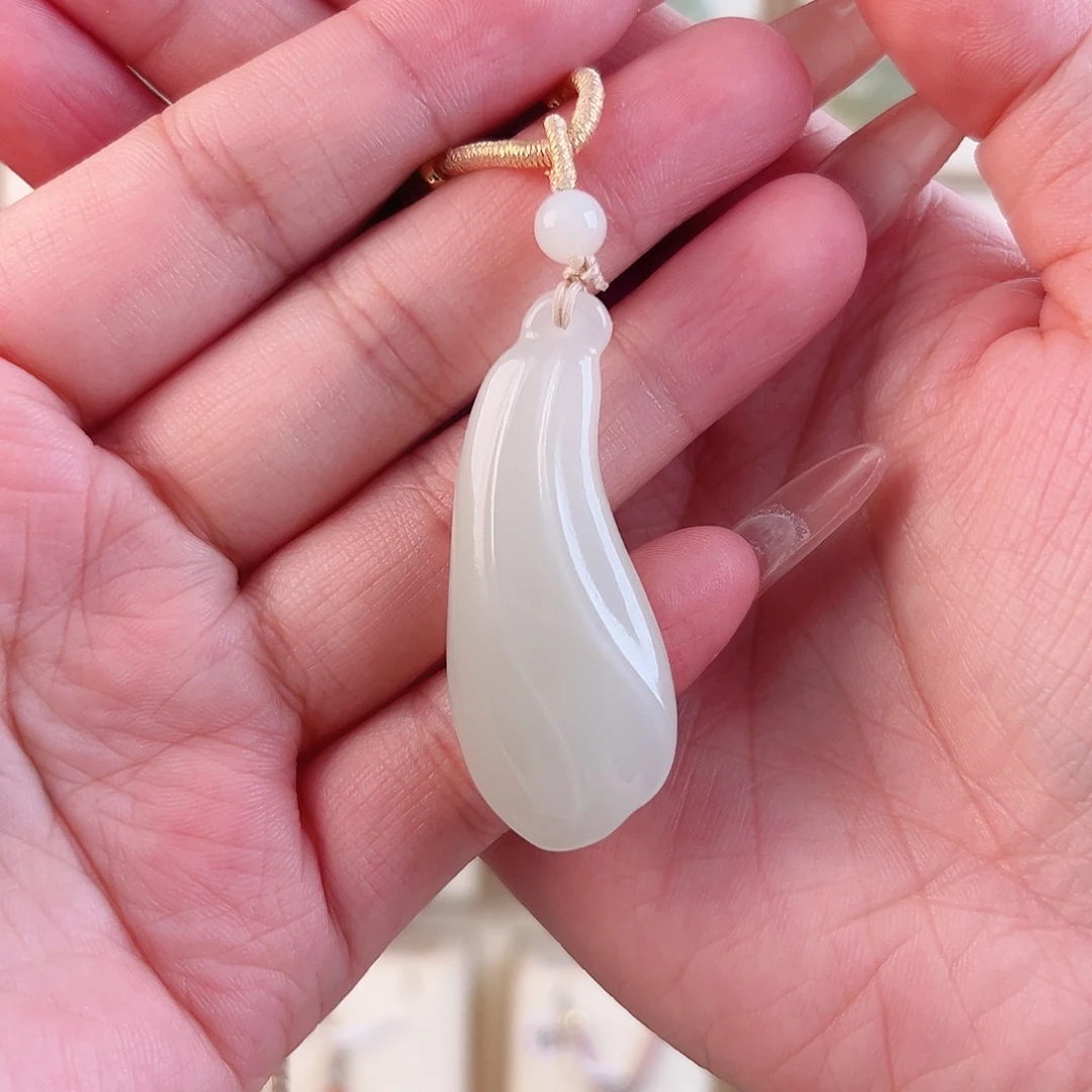 晶***新和田玉未镶嵌颈饰