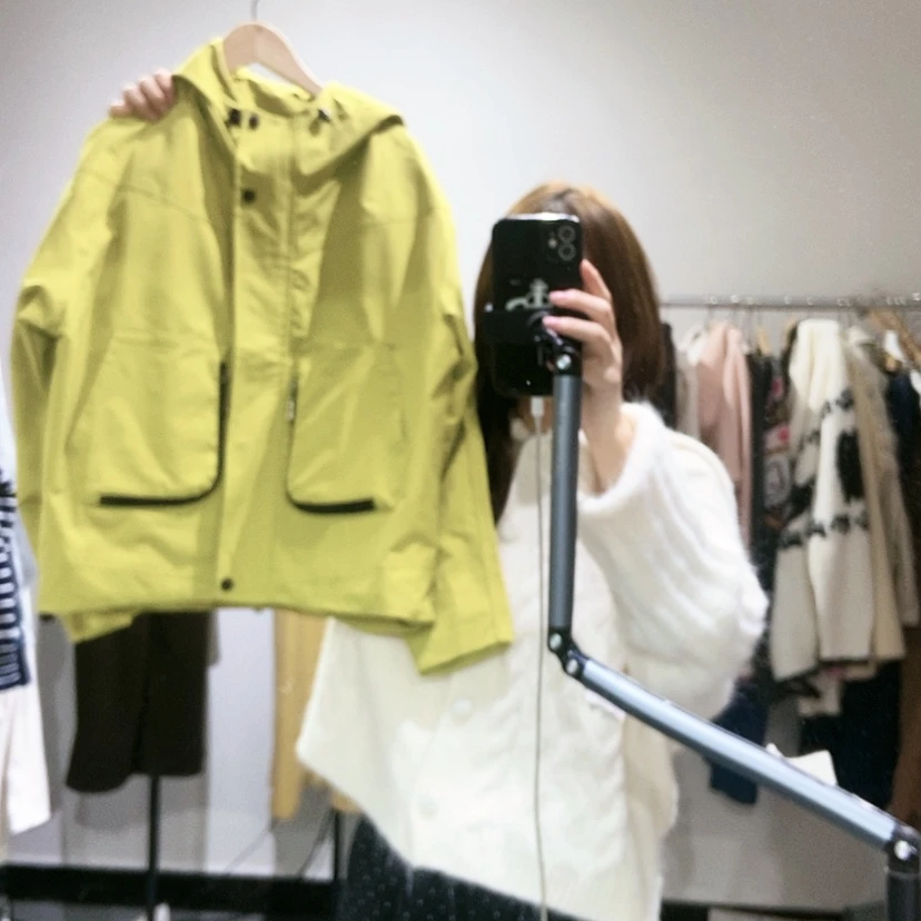 【闪购商品】黄色外套