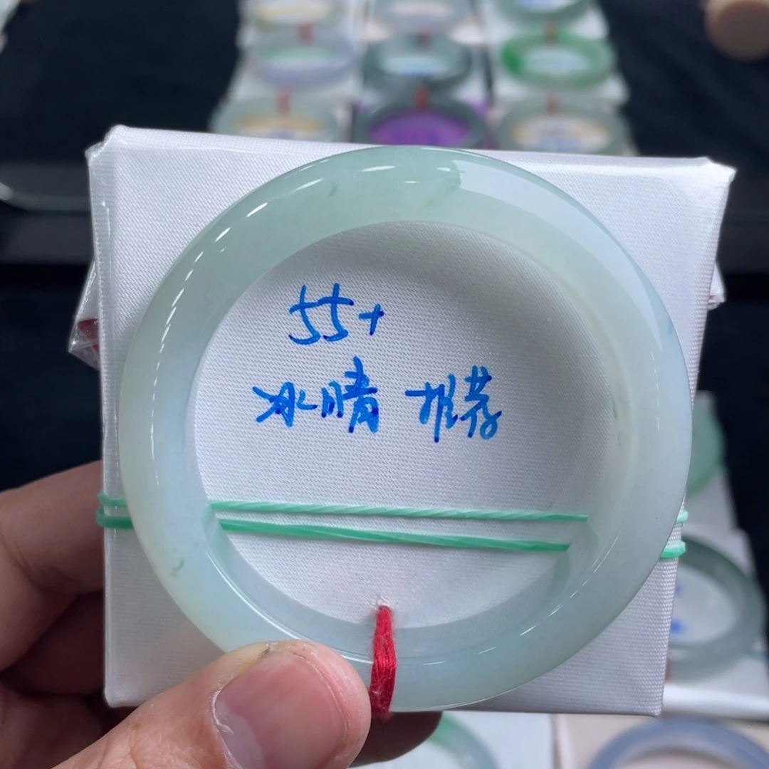 翡翠手镯未镶嵌翡翠手镯