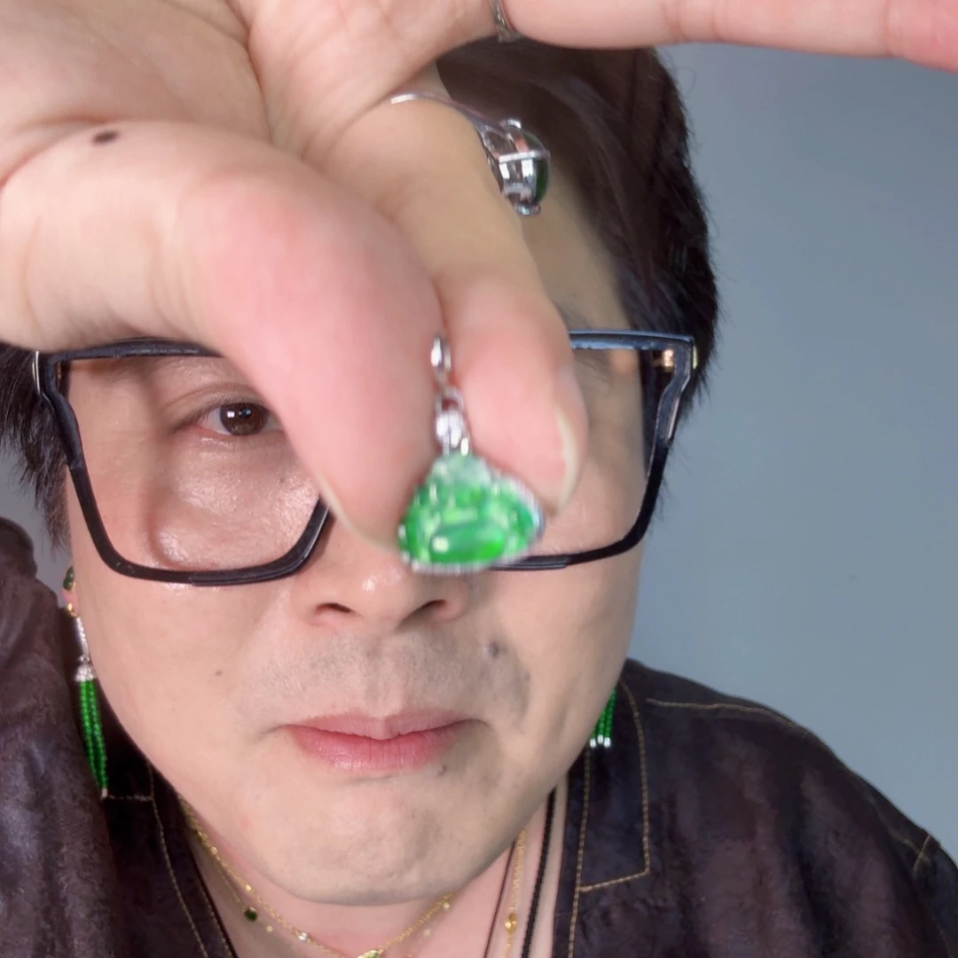 颈饰未镶嵌翡翠一件