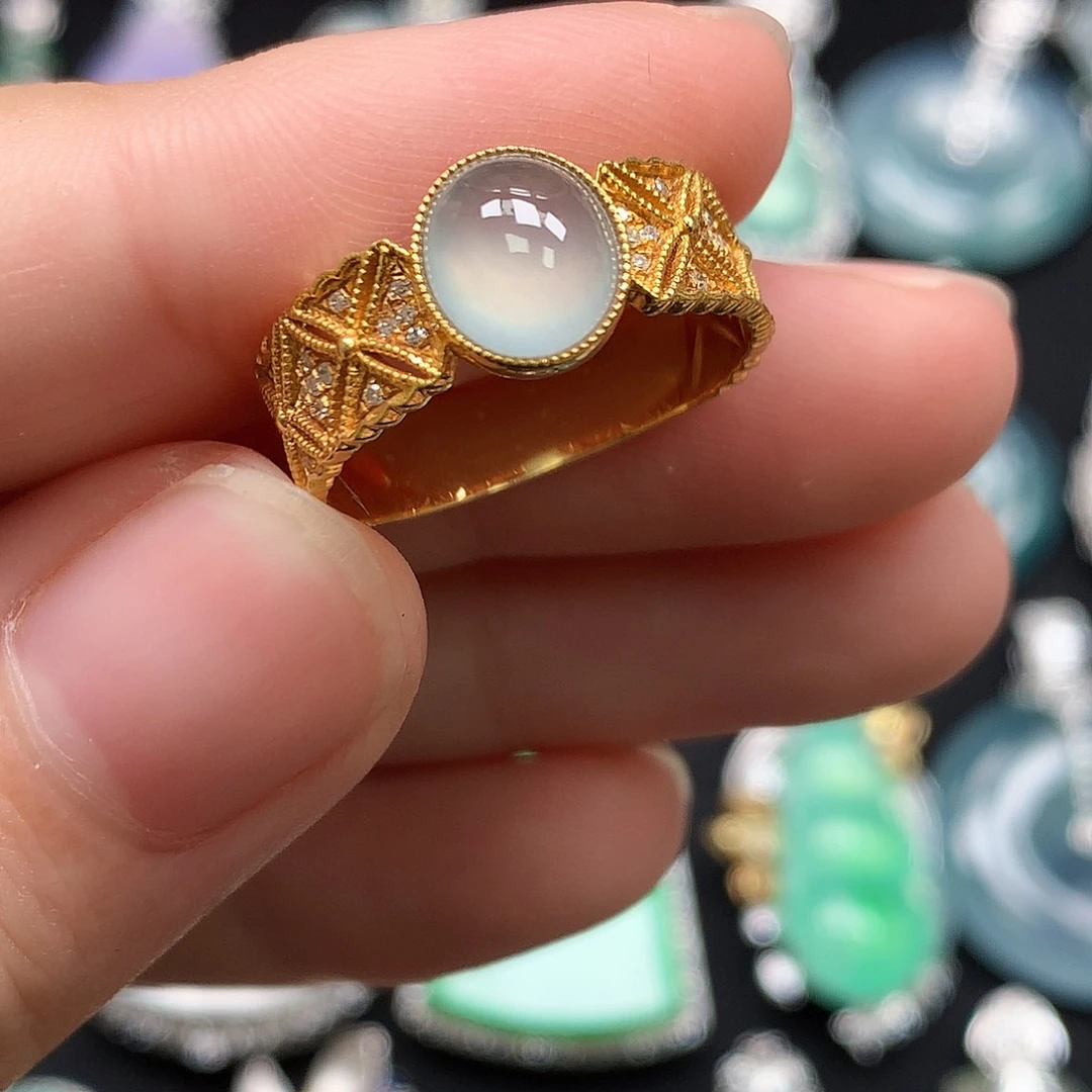 翡翠18K金镶嵌戒指