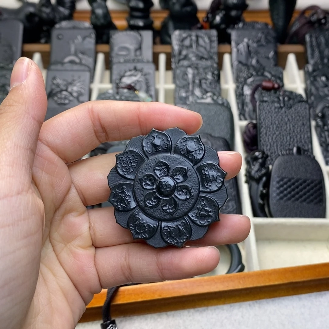 我***月和田玉未镶嵌颈饰