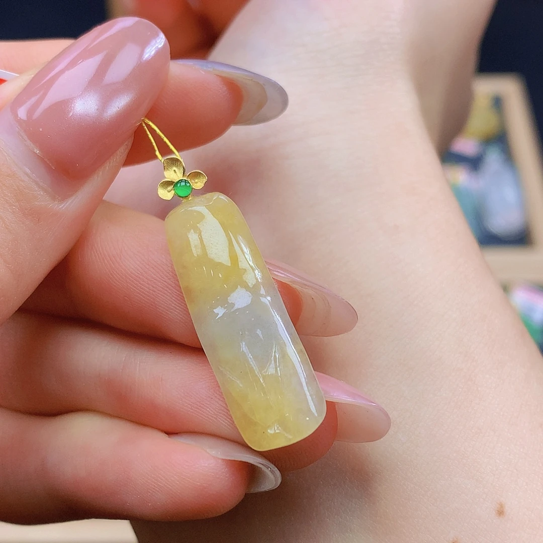 翡翠18K金镶嵌颈饰翡翠