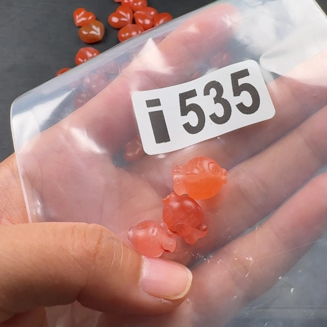 南红玛瑙未镶嵌珠宝奇石