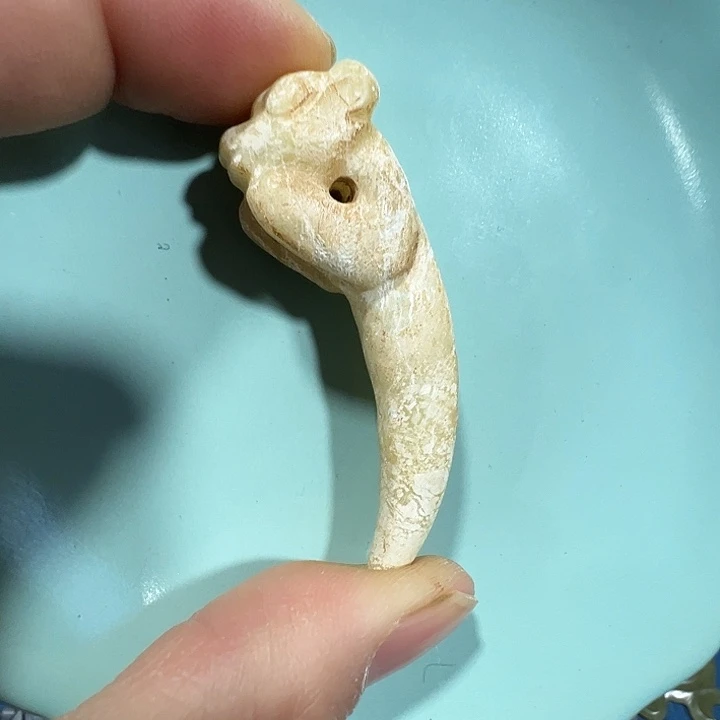 透闪石质玉未镶嵌挂件