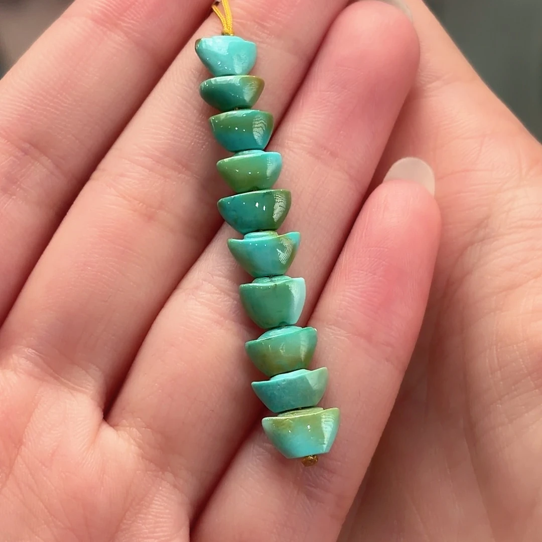 绿松石未镶嵌颈饰