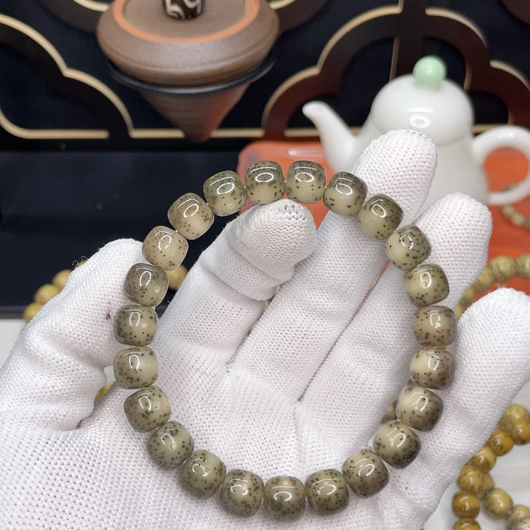 吊坠星月菩提33。10/9绿冰通体留白