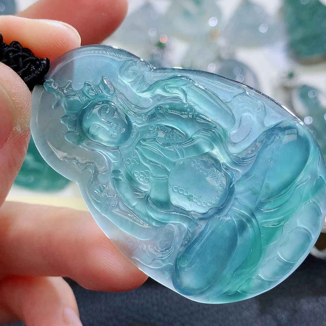 翡翠挂件未镶嵌翡翠