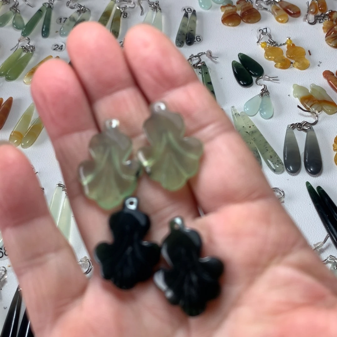 蛇纹石玉耳环未镶嵌