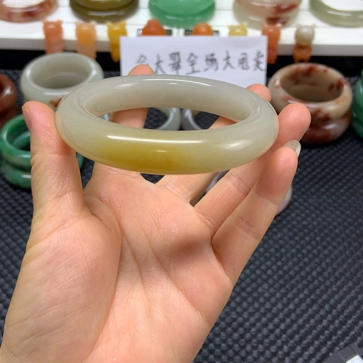 石英质玉未镶嵌手镯
