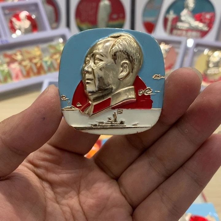 铝浮雕油彩军舰。