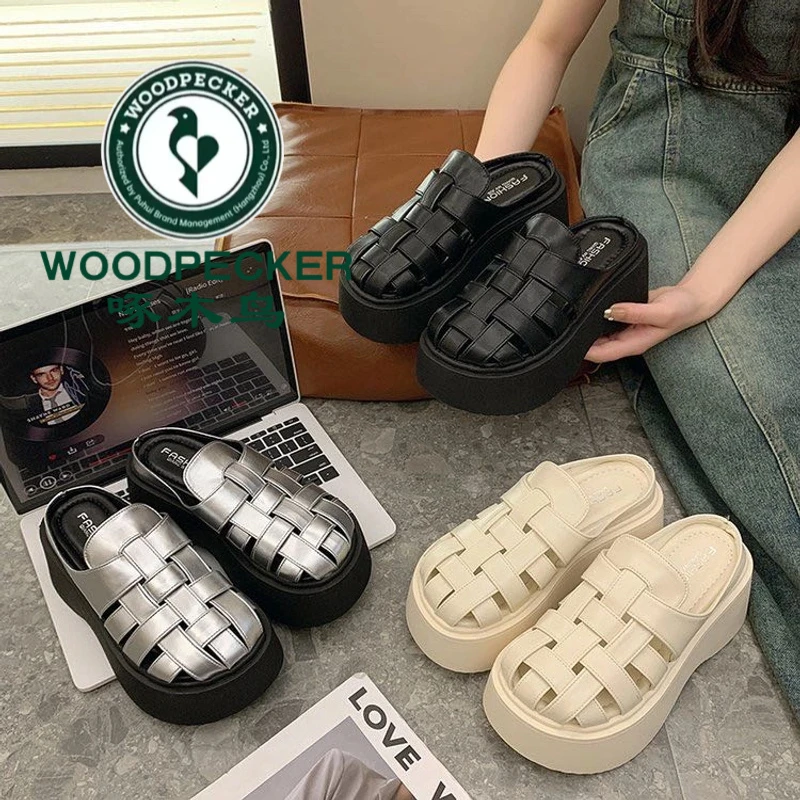 啄木鸟7cm编织包头半拖鞋女鞋夏2025新松糕厚底百搭镂空罗马凉鞋