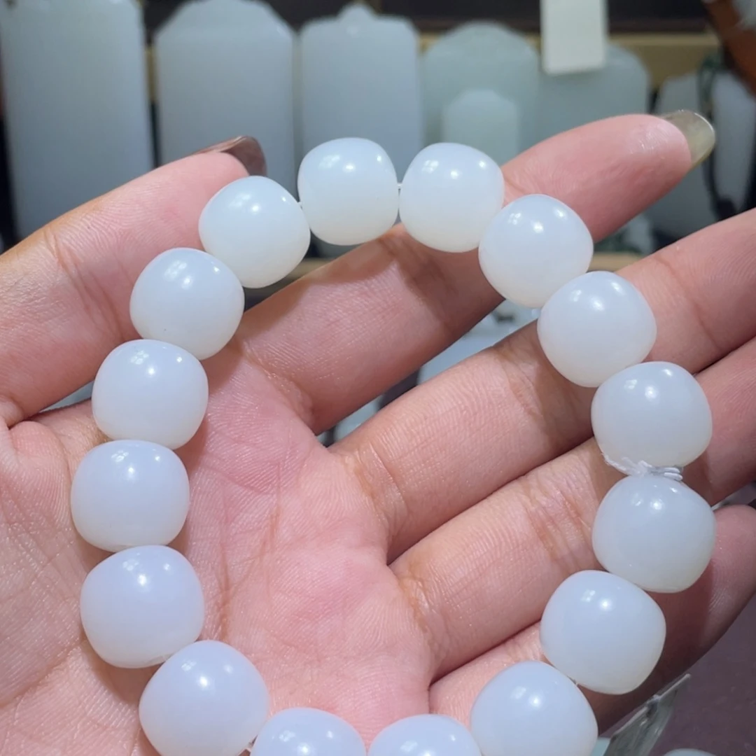 v***o和田玉未镶嵌手链