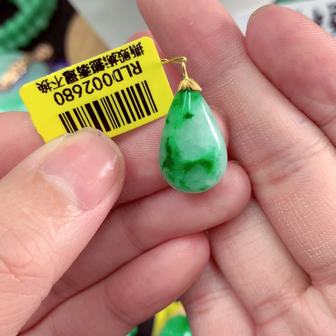 颈饰18K金镶嵌翡翠