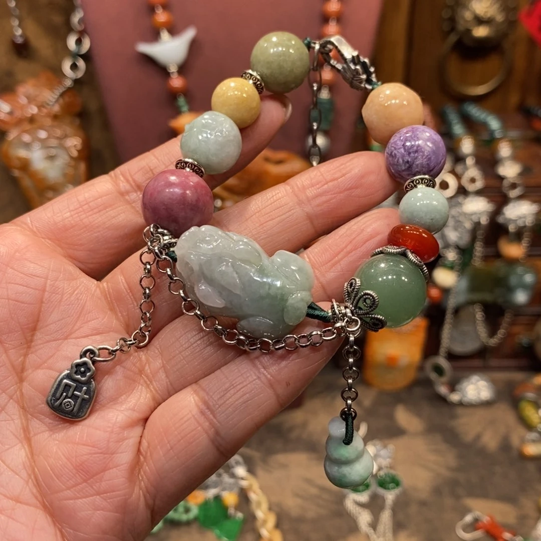 翡翠吊坠(赠链)未镶嵌