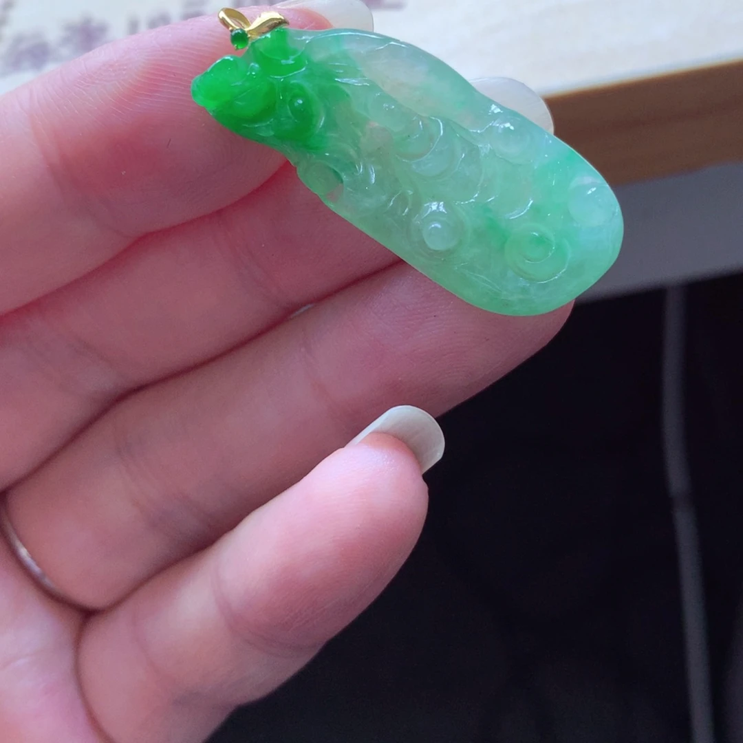 翡翠颈饰18K金镶嵌吊坠