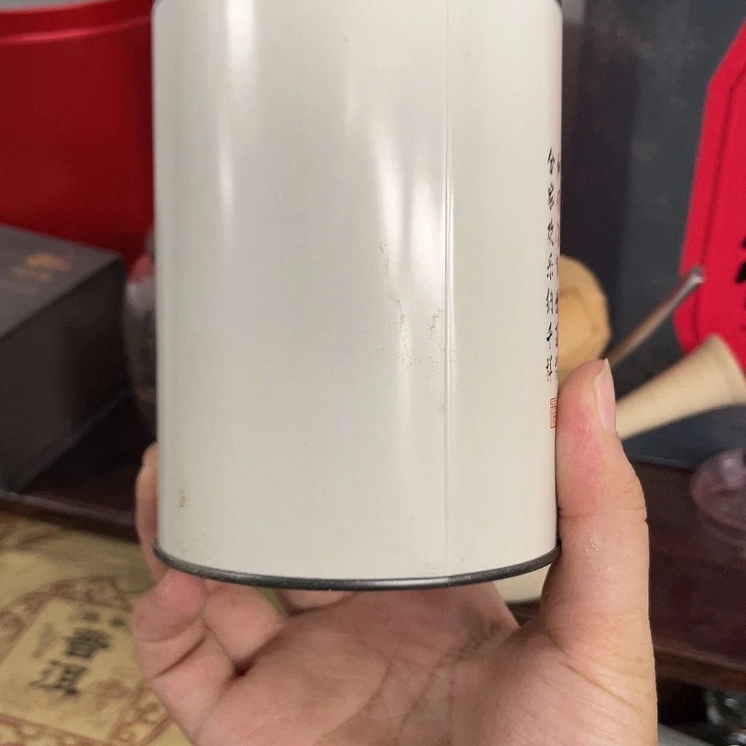 搪瓷杯子里还有很多东西