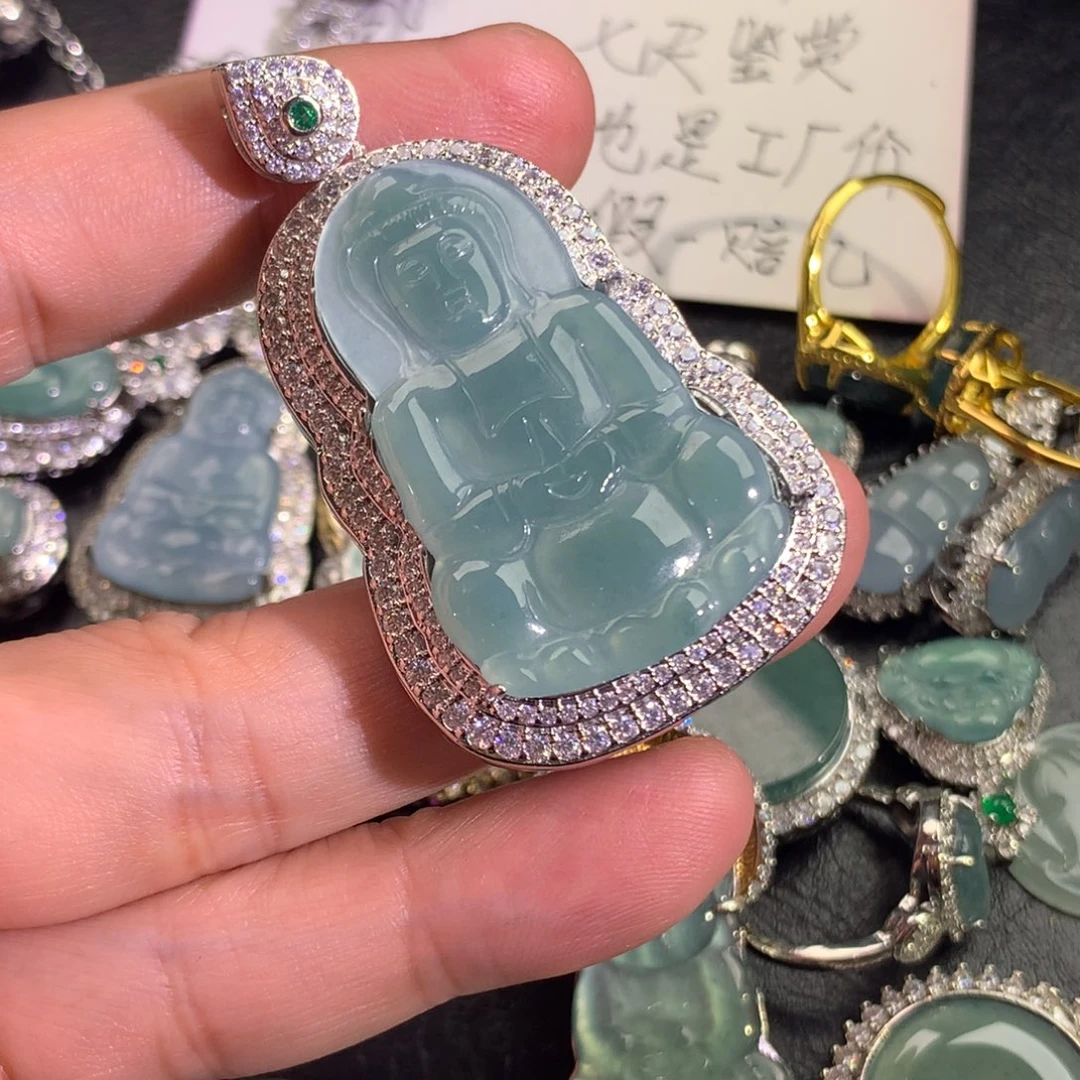 翡翠颈饰未镶嵌观音