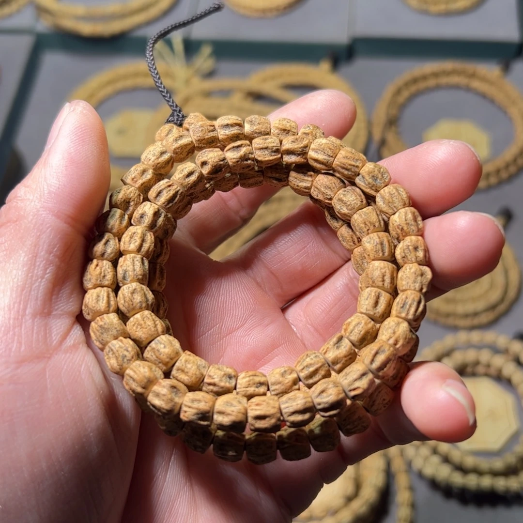 裴***维吊坠柏香籽/百香籽