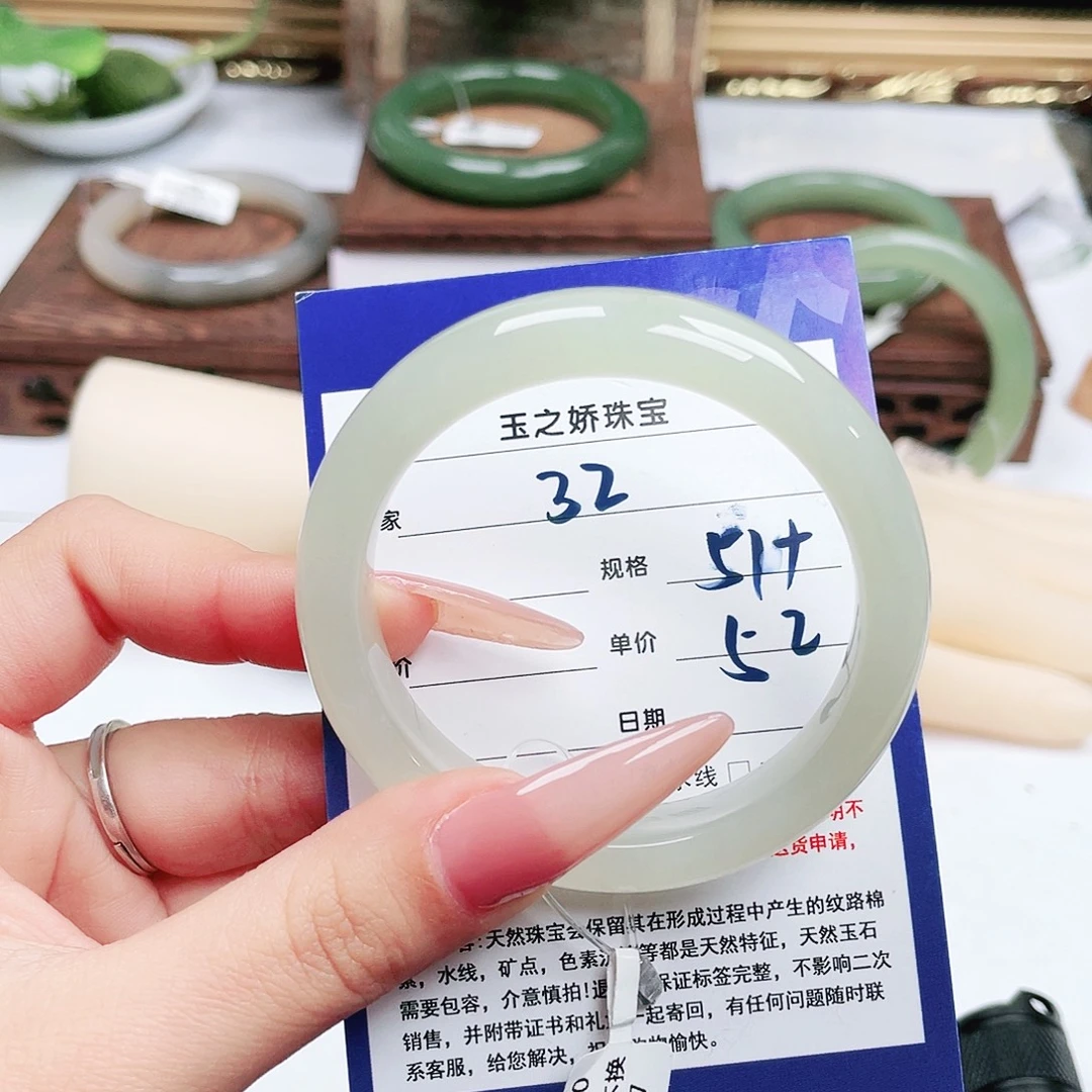 和田玉未镶嵌手镯