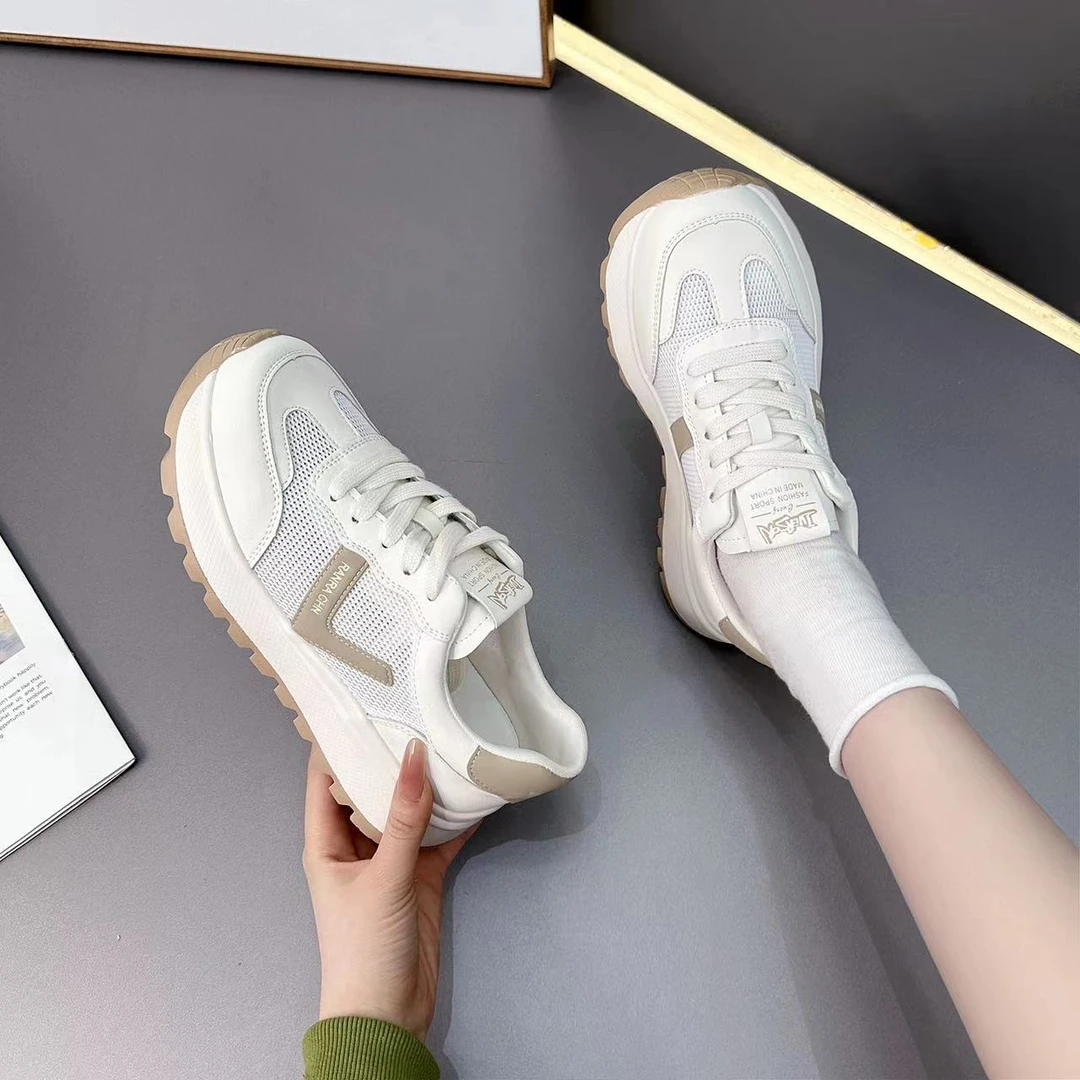 2025新款大码女鞋40一43夏季平底圆头百搭透网时尚休闲鞋