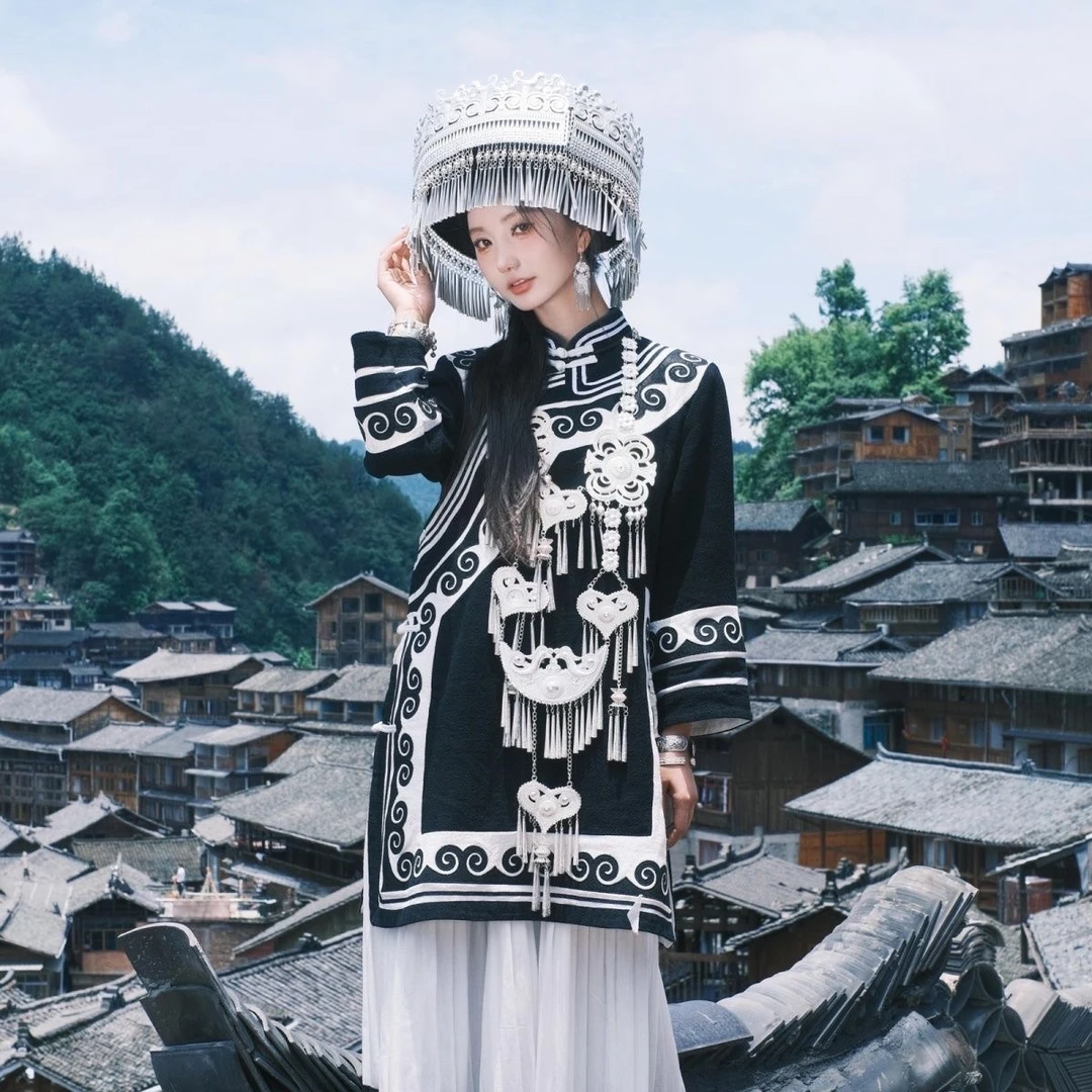 新款刺绣彝族服饰凉山棉麻服装少数民族火把节四川云南旅拍写真