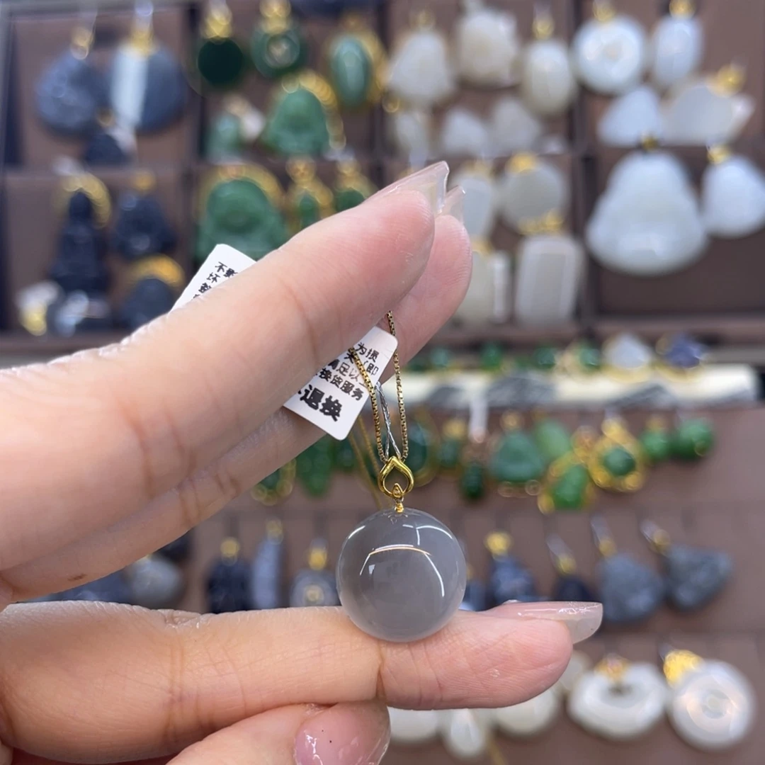 和田玉吊坠18K金镶嵌