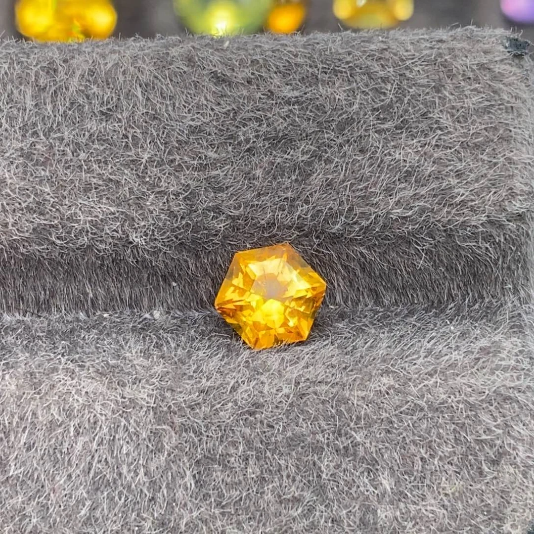 蓝宝石裸石1.26克拉老烧黄色蓝宝石
