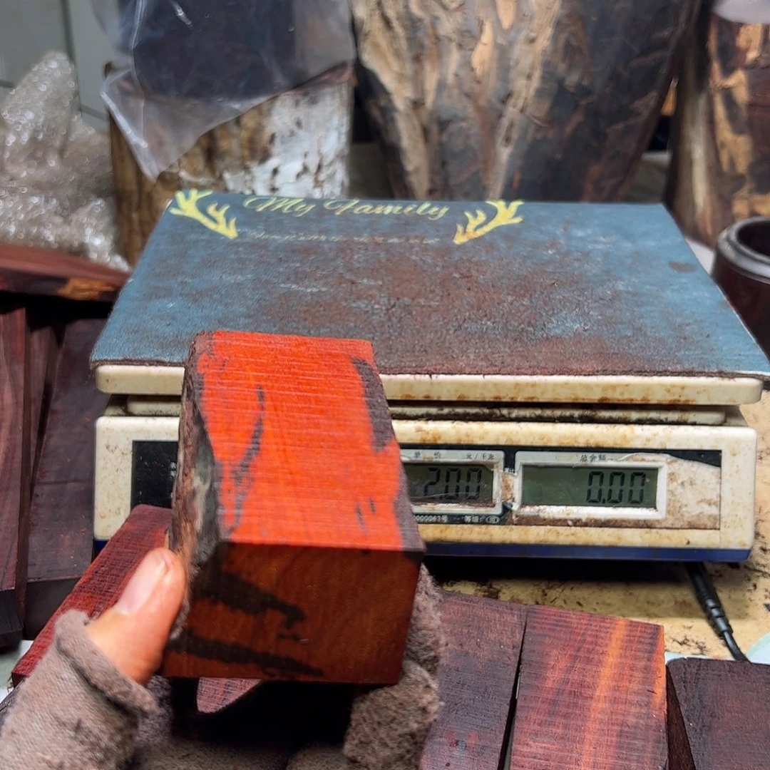 呆***丶檀香紫檀（小叶紫檀）