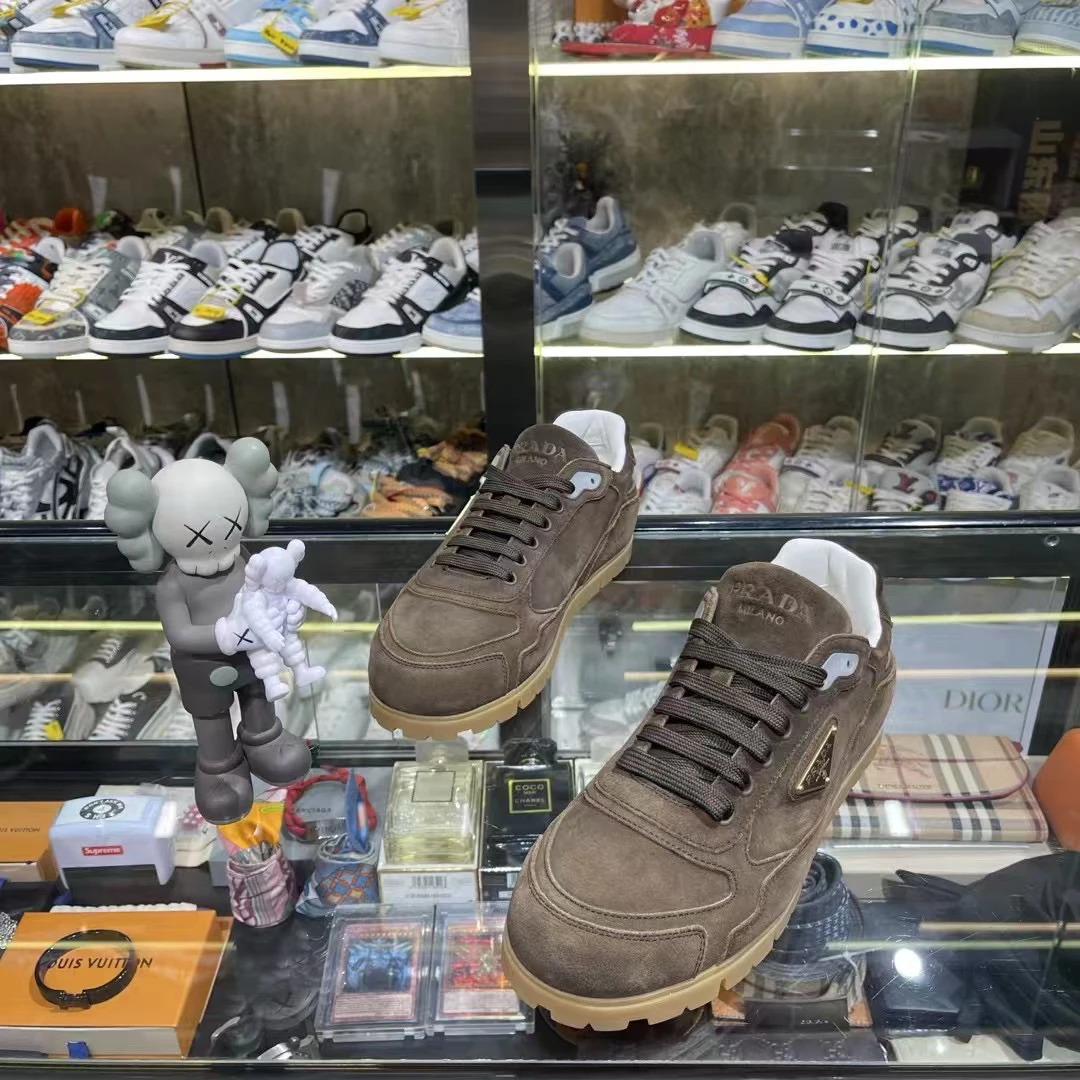 未使用 Prada/普拉达 prada trail深棕绒面革休闲鞋/40.5/原盒