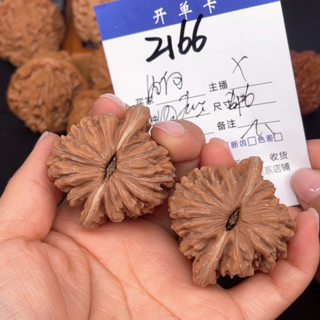 文玩核桃吊坠内***马四座楼46尺。 2166