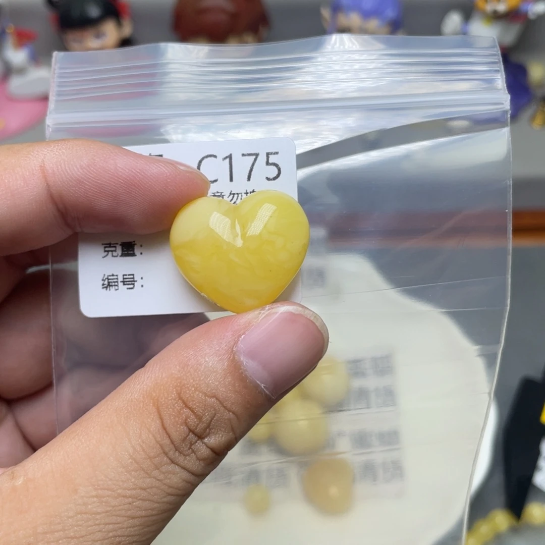 未镶嵌琥珀珠宝奇石