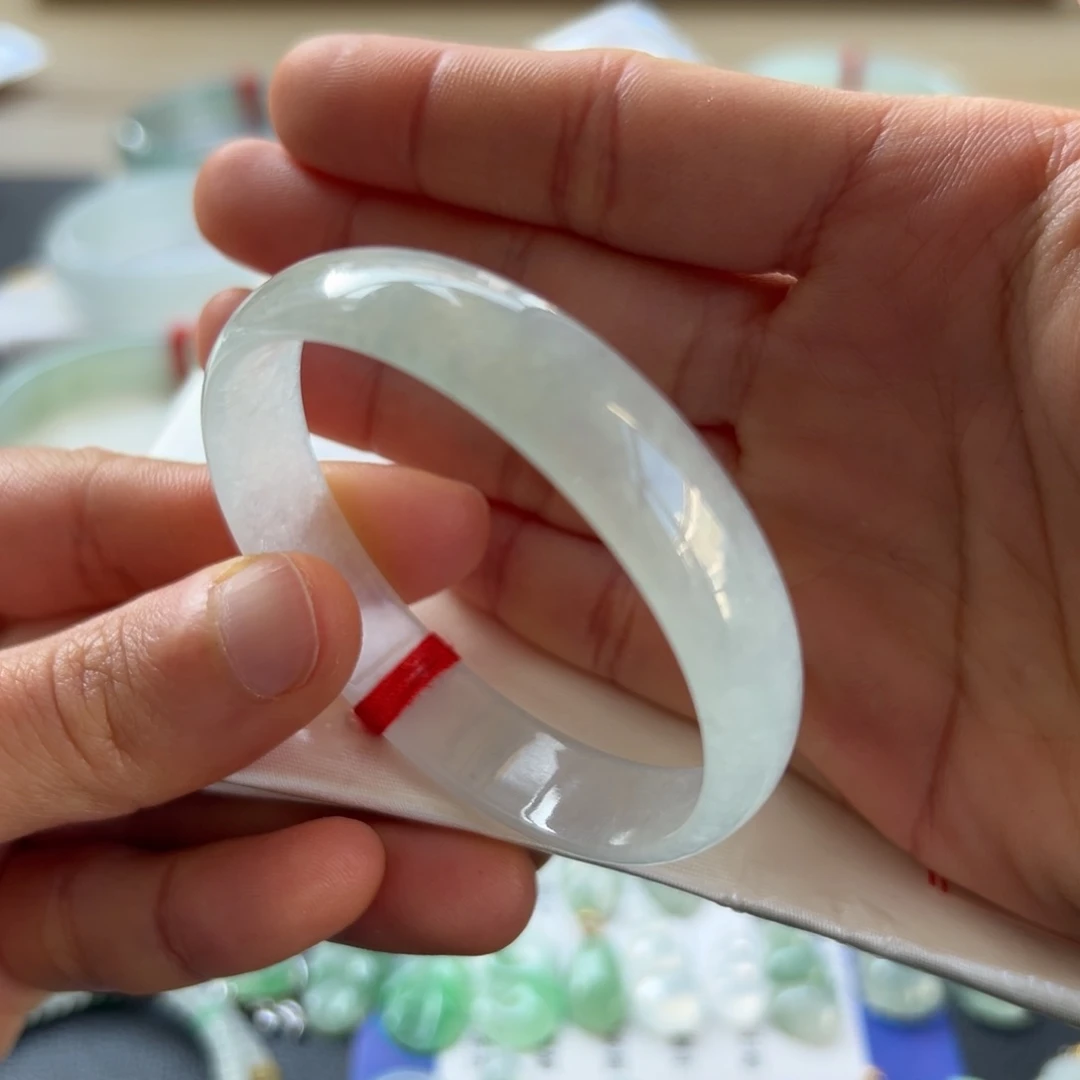 翡翠手镯未镶嵌手镯