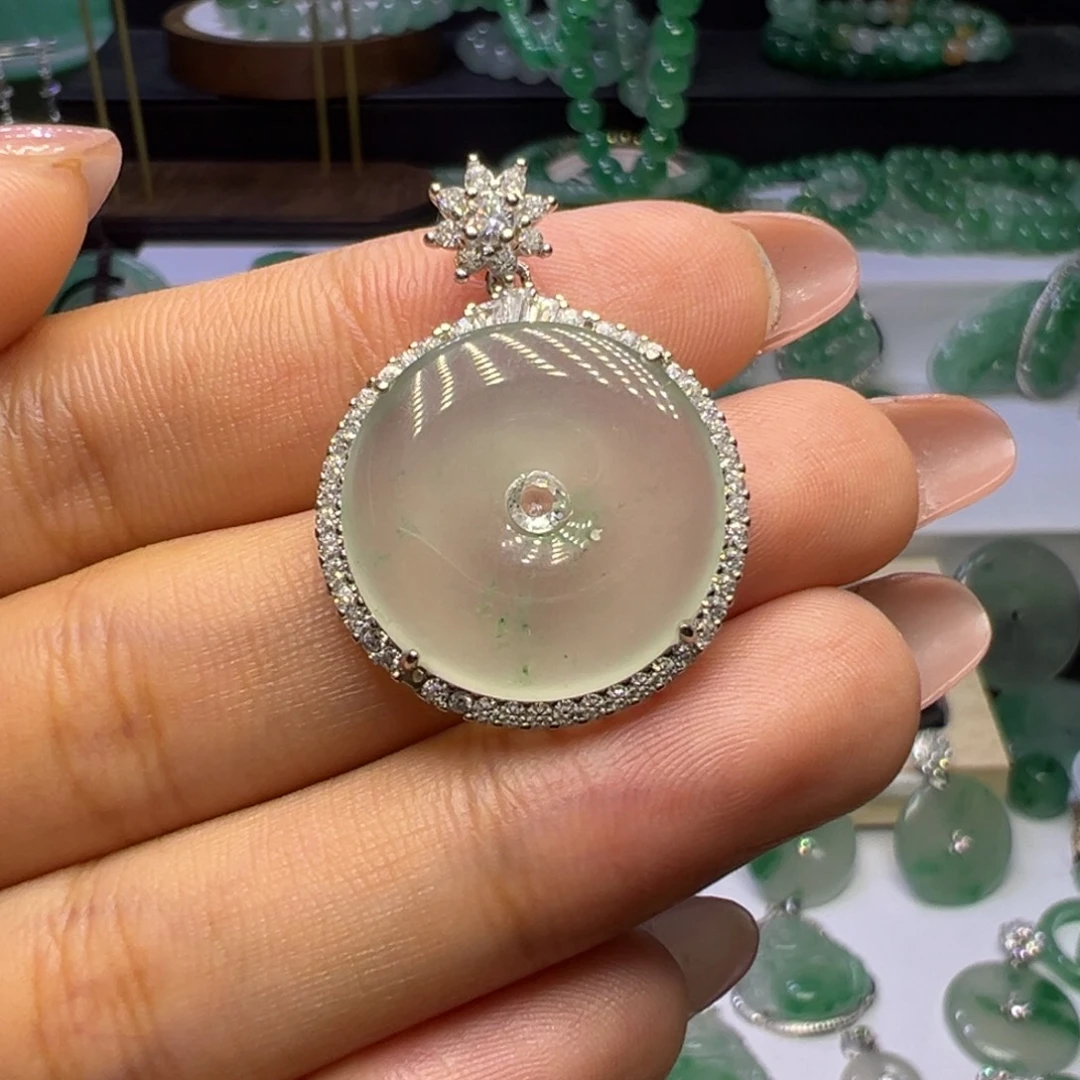 石英质玉（非洲翠）未镶嵌颈饰