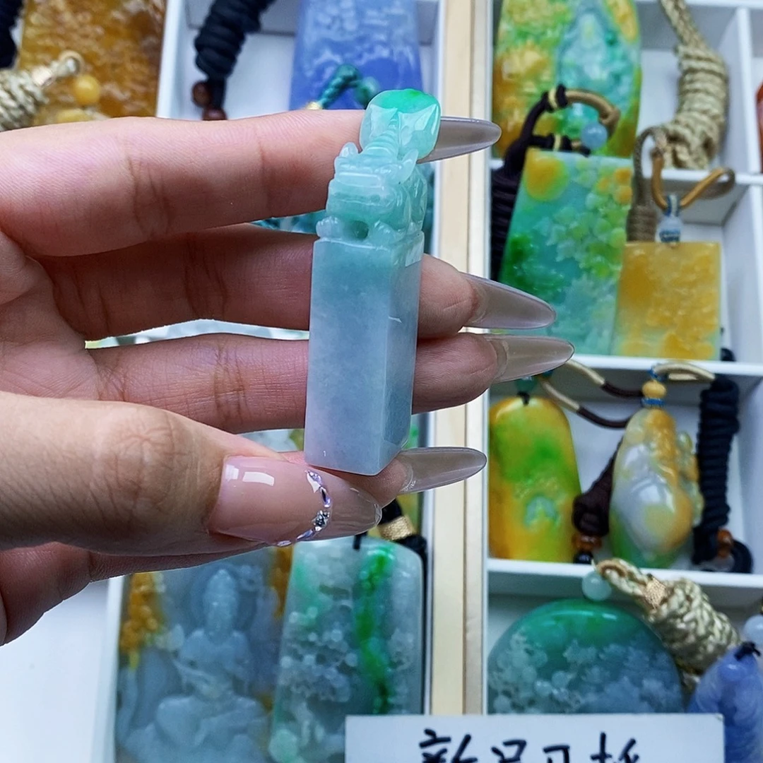 定制翡翠未镶嵌翡翠