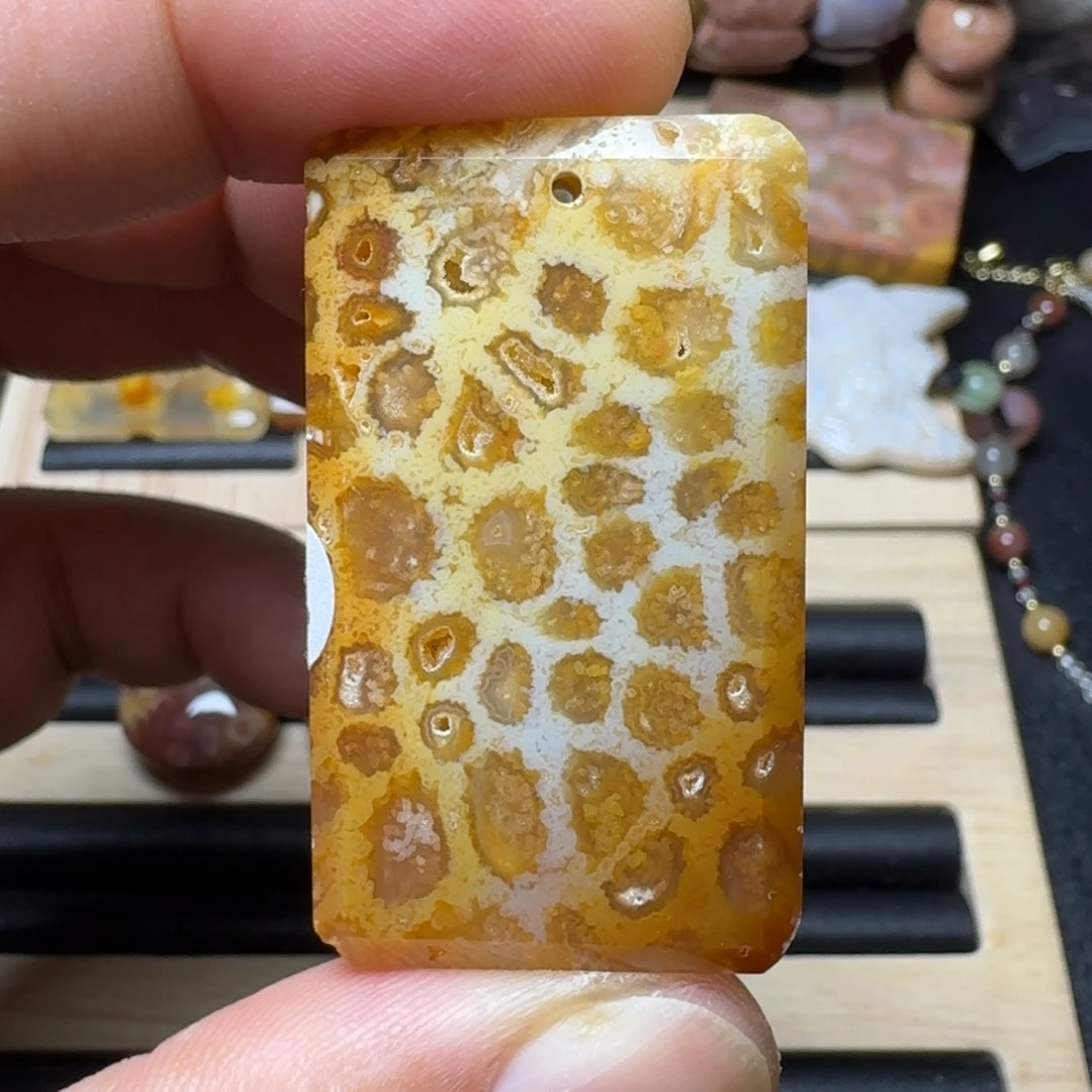 石英质玉未镶嵌纯天然色有机玉石保真色
