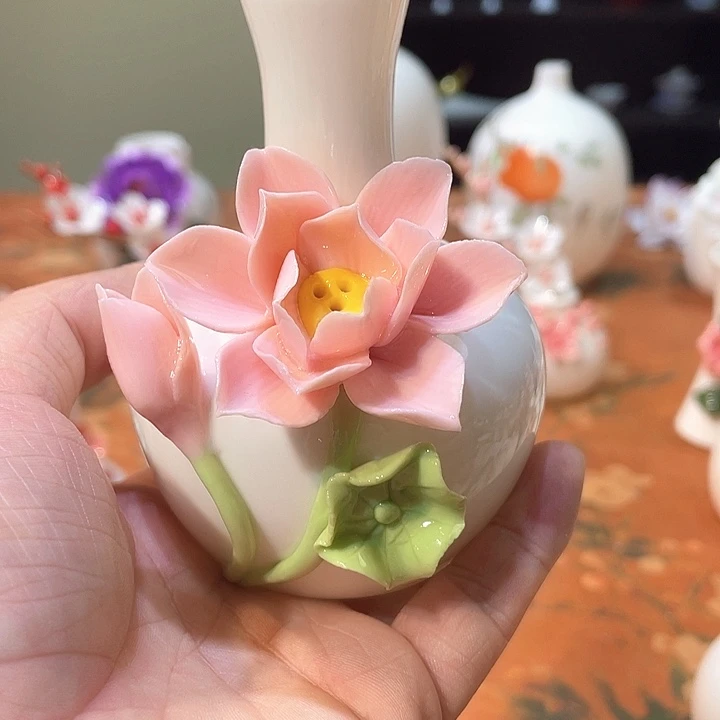 手工陶瓷精致摆件