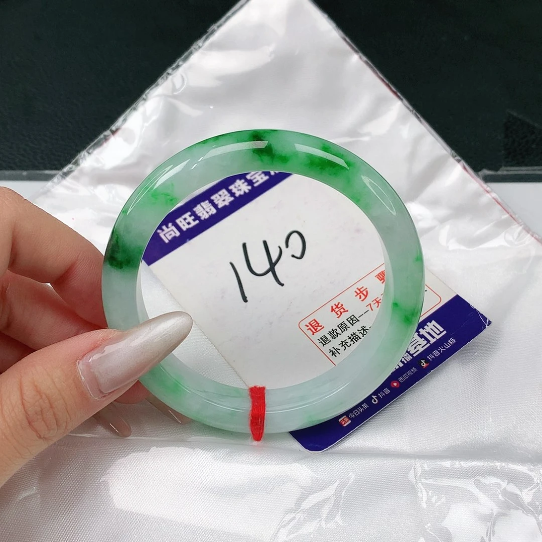 翡翠手镯未镶嵌翡翠12