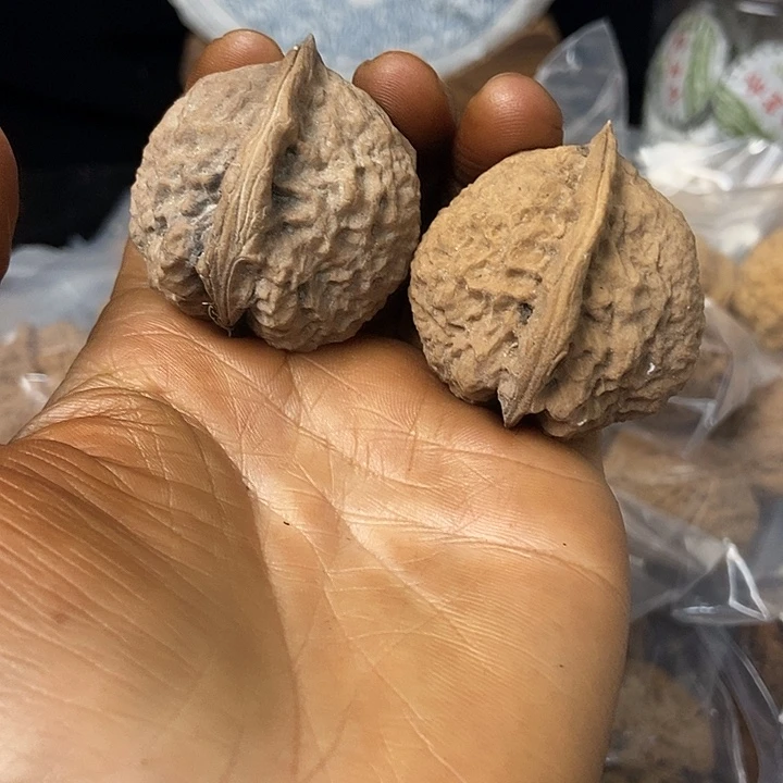 把件文玩核桃云南铁核桃基地52